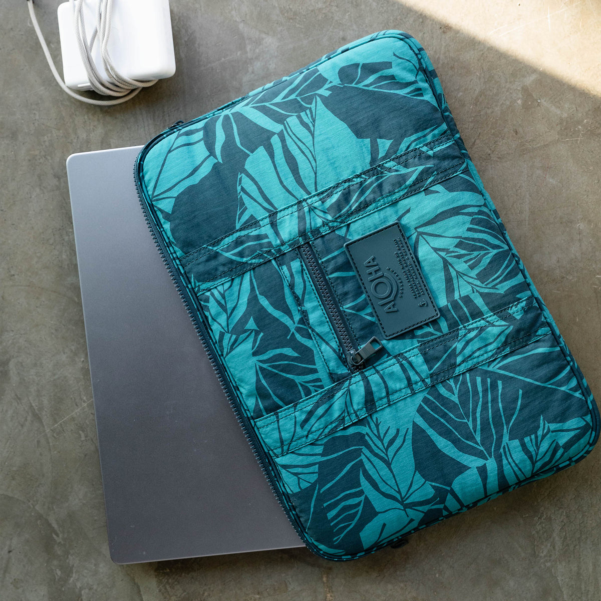 16 Inch Keep It Light Laptop Case | Haunani