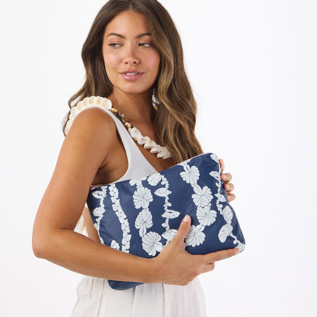 Mid Pouch | Shell Lei